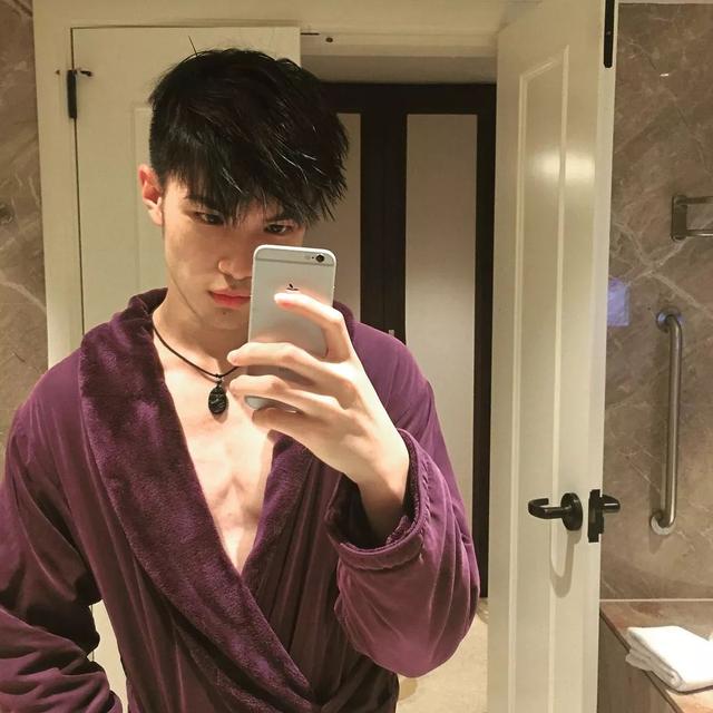 新出的中国男模,我觉得是新生代这一波人里最高级独特的了!