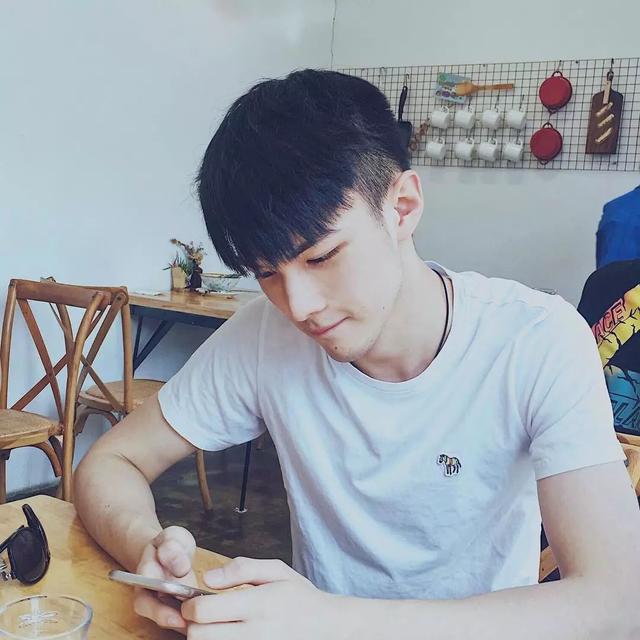 新出的中国男模,我觉得是新生代这一波人里最高级独特的了!