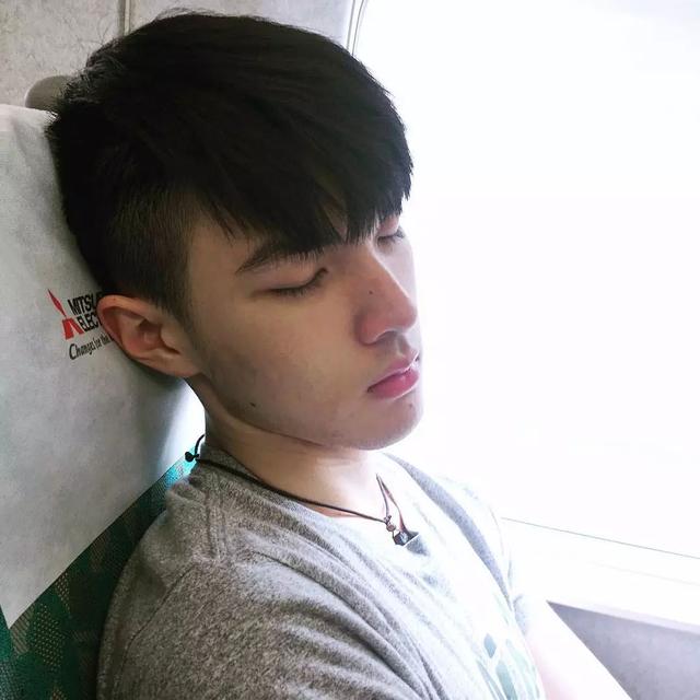 新出的中国男模,我觉得是新生代这一波人里最高级独特的了!