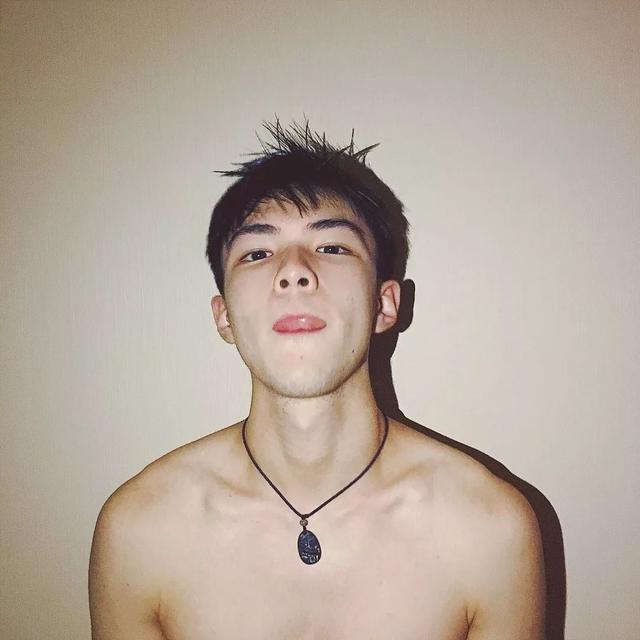 新出的中国男模,我觉得是新生代这一波人里最高级独特的了!