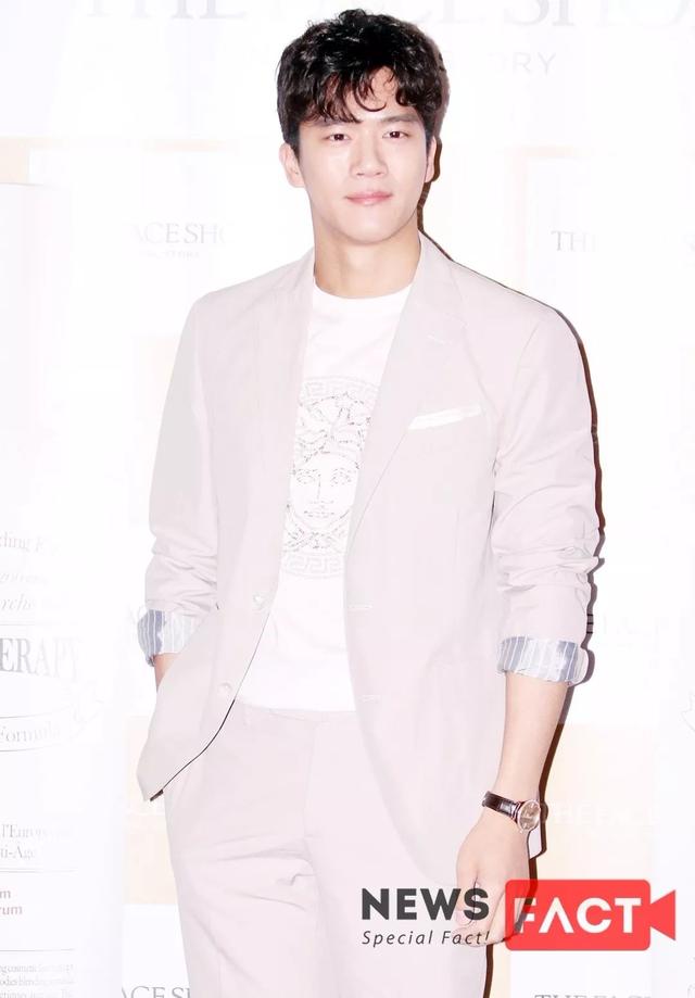 两个非常好看的韩国艺人,怎么就没火呢?