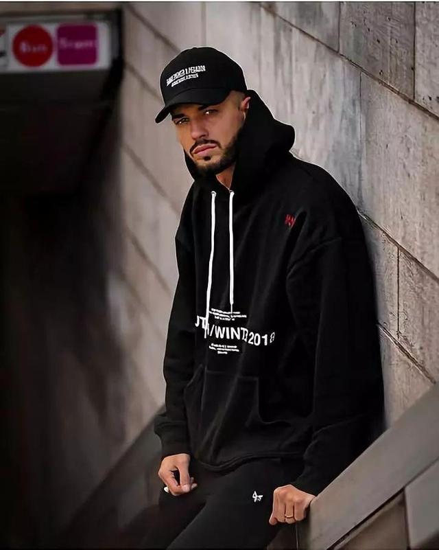 男生穿衣服好看有品味,长相不出众也无所谓