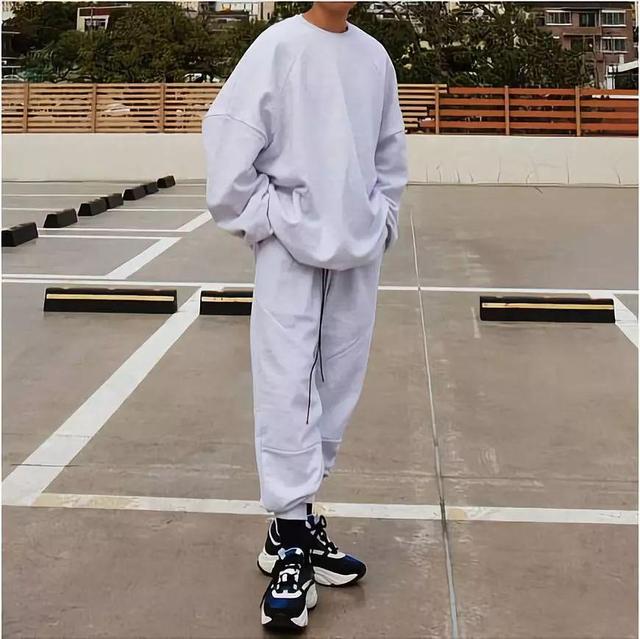 男生穿衣服好看有品味,长相不出众也无所谓