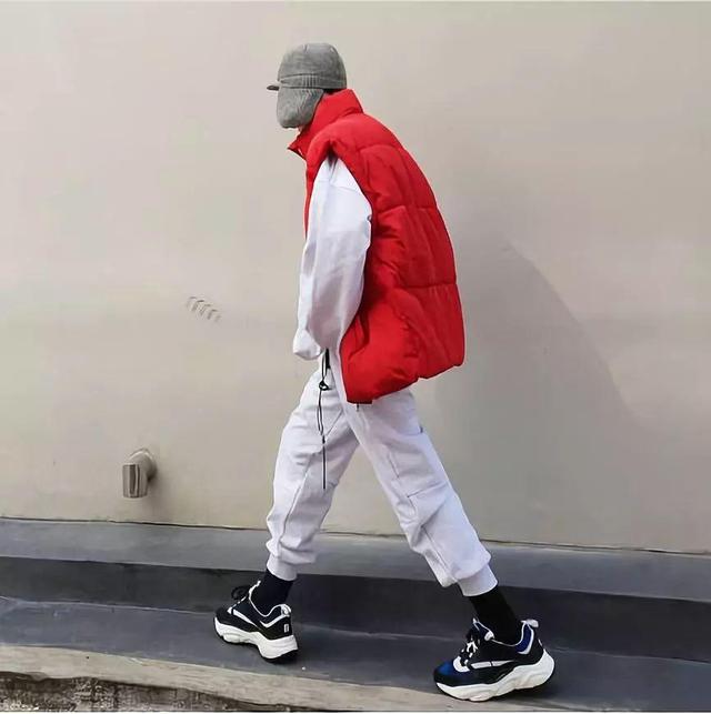 男生穿衣服好看有品味,长相不出众也无所谓