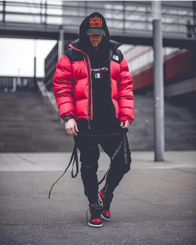 羽绒服到底怎么穿,才没那么肿?