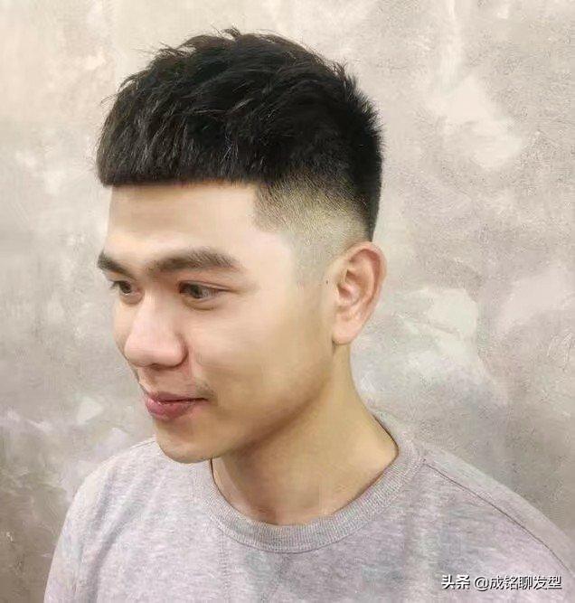 男生必读:头发硬且两边容易翘起来的男生适合留什么发型?