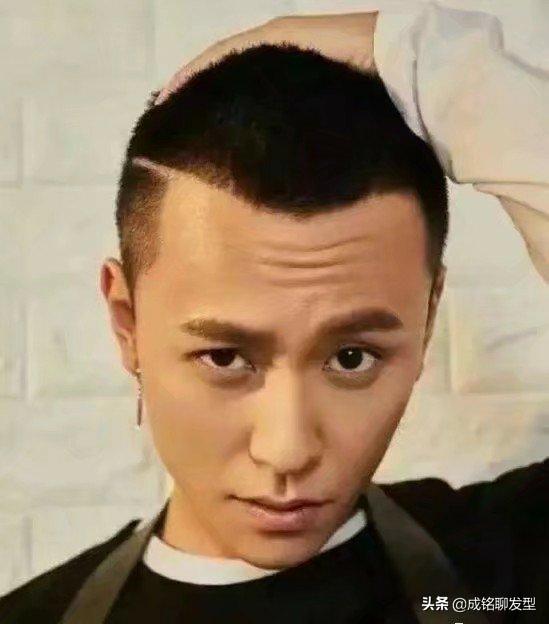 男生必读:头发硬且两边容易翘起来的男生适合留什么发型?