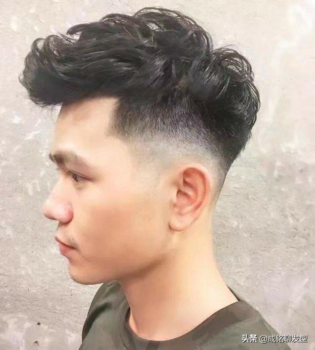 男生必读:头发硬且两边容易翘起来的男生适合留什么发型?
