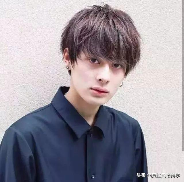 冬季的男生发型是这样的,温暖的帅气,一样阳光有男人味!