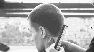 秋冬男生弄什么发型好看?这几款发型随便剪一个都很帅!