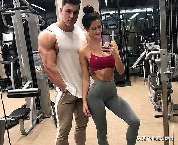 21岁小伙子健身后拥有巨臂,他还有个特殊的凹腹技能