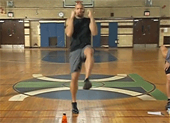 21岁小伙子健身后拥有巨臂,他还有个特殊的凹腹技能