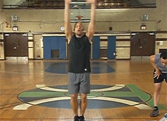 21岁小伙子健身后拥有巨臂,他还有个特殊的凹腹技能