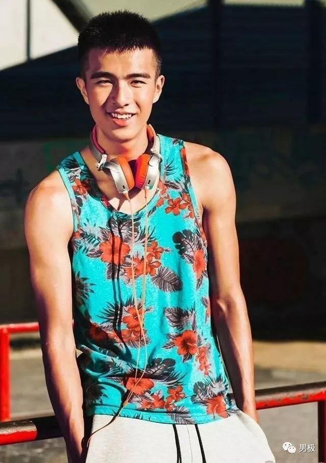 这个寒冬,与这个运动小帅相伴就不会冷!