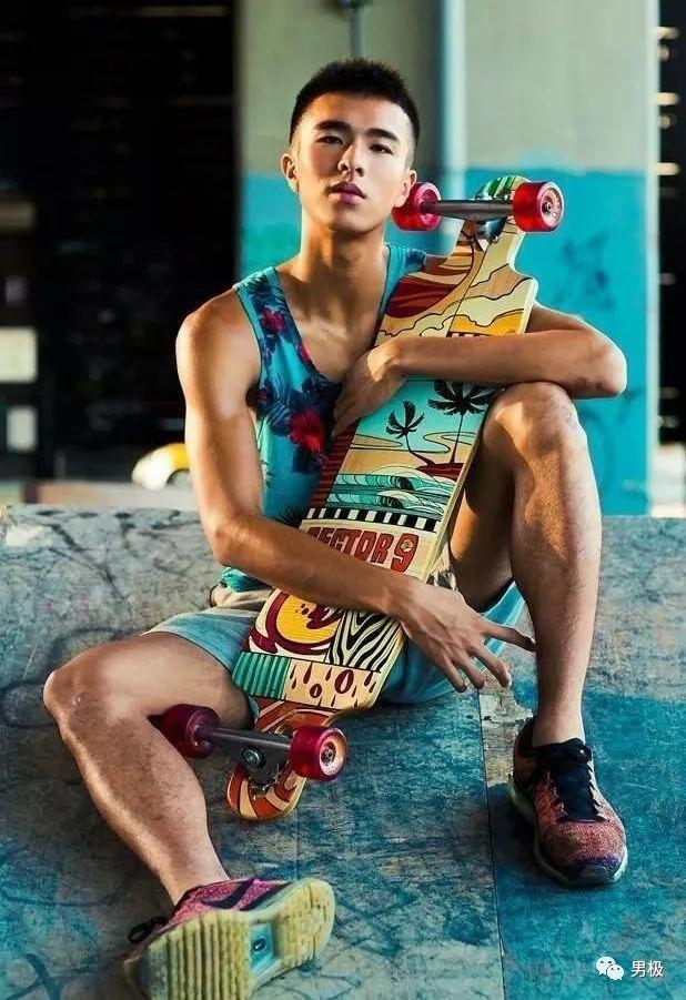 这个寒冬,与这个运动小帅相伴就不会冷!