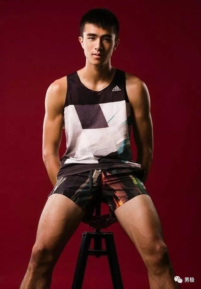 这个寒冬,与这个运动小帅相伴就不会冷!