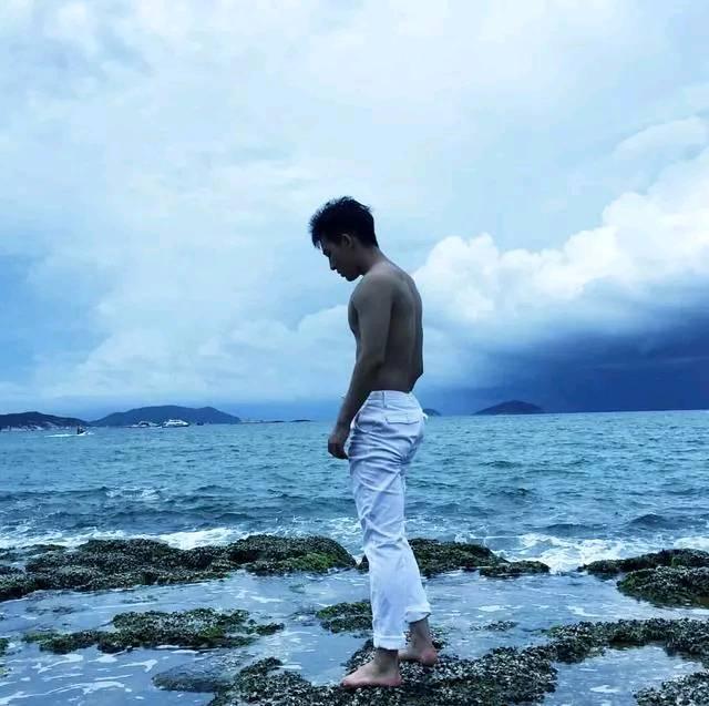 杨洋的同系校友,可爱的帅气还有小肌肉,如果不红你们会粉他吗?