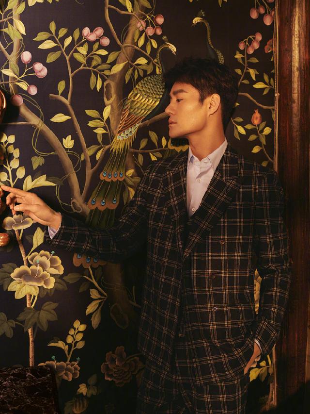 王凯厉害了,全新杂志造型上线,穿西装居然也能有年味?