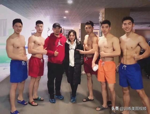 吉林体院的5位肌肉男,在春晚露脸5秒,就意外走红