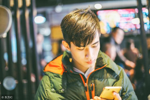 你对象盯着好看的小哥哥,你会吃醋吗?