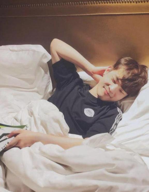 你对象盯着好看的小哥哥,你会吃醋吗?