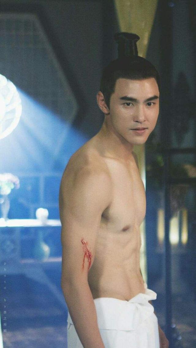 阮经天长得帅,身材好,演技又好,可他的情史却让人无言以对