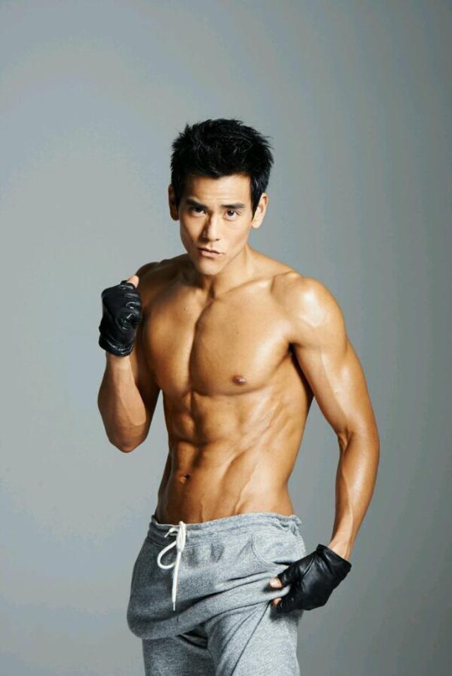 男神彭于晏的素颜是这样?网友直呼:不可能!还我真的彭于晏!