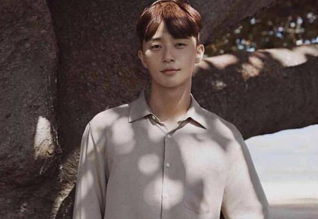 悉尼街头最靓丽的崽!朴叙俊最新大片再现《金秘书》副会长风采