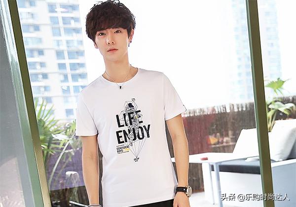 潮男时尚短袖T恤,多彩人生穿出魅力风格