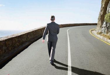 帅哥走路姿势透露出的信息,告诉你人品是否靠谱,多注意观察