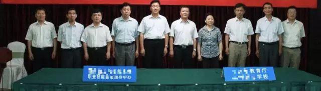 男人二十五岁以后,该学会像女人挑内衣一样挑衬衫!