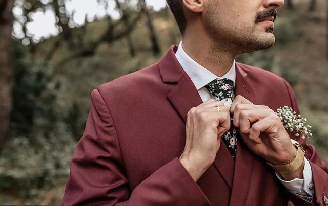 下巴以下,腹肌以上,新郎的【西装黄金区】该如何风骚?