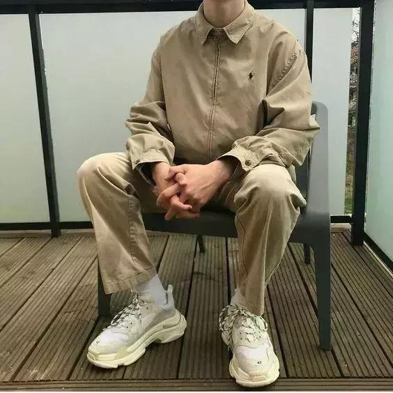 别再讨厌这个颜色了!它真的可以百搭所有单品!