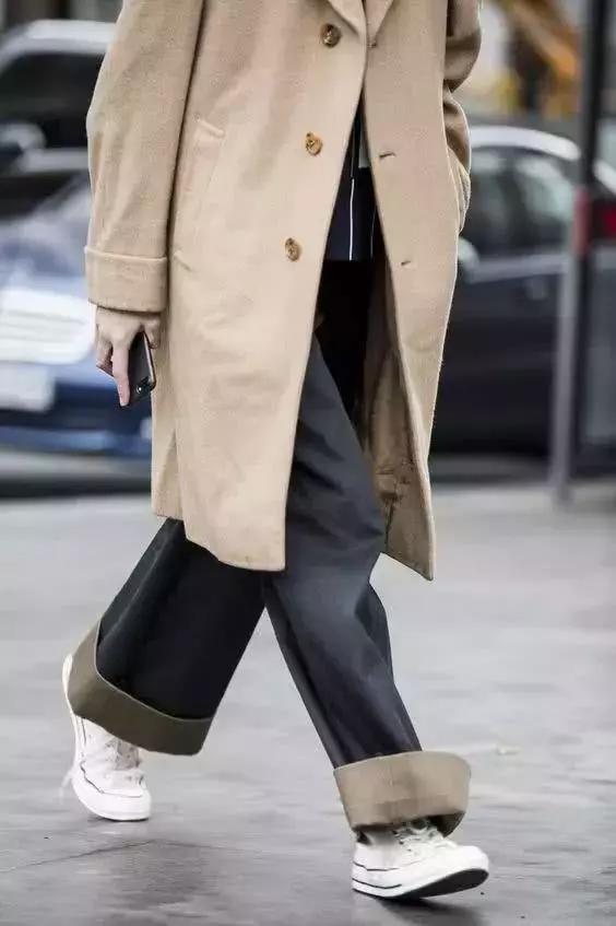 别再讨厌这个颜色了!它真的可以百搭所有单品!