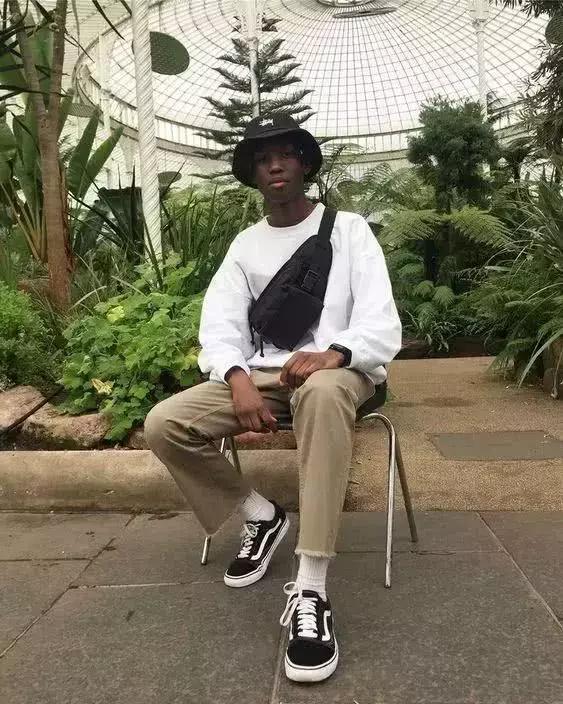 别再讨厌这个颜色了!它真的可以百搭所有单品!