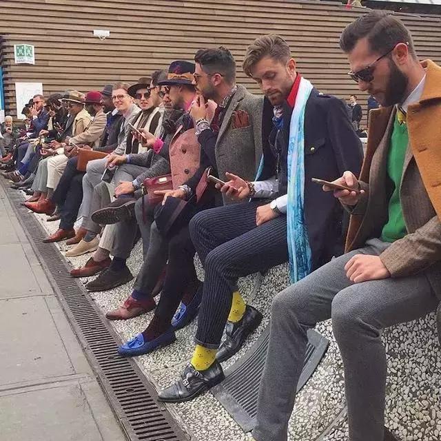 只有真正会穿的人才能把商务装穿出时髦优雅感!