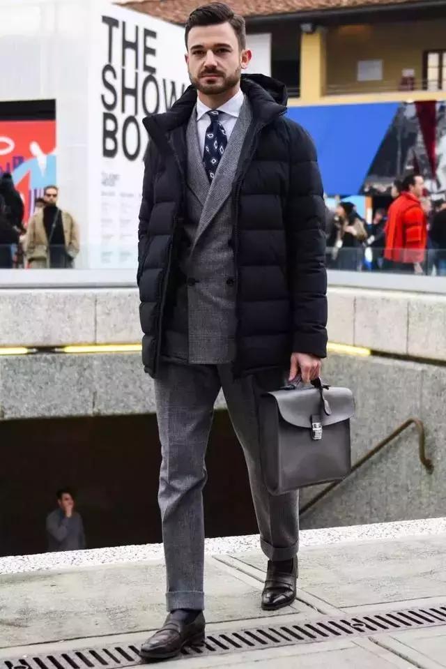 只有真正会穿的人才能把商务装穿出时髦优雅感!