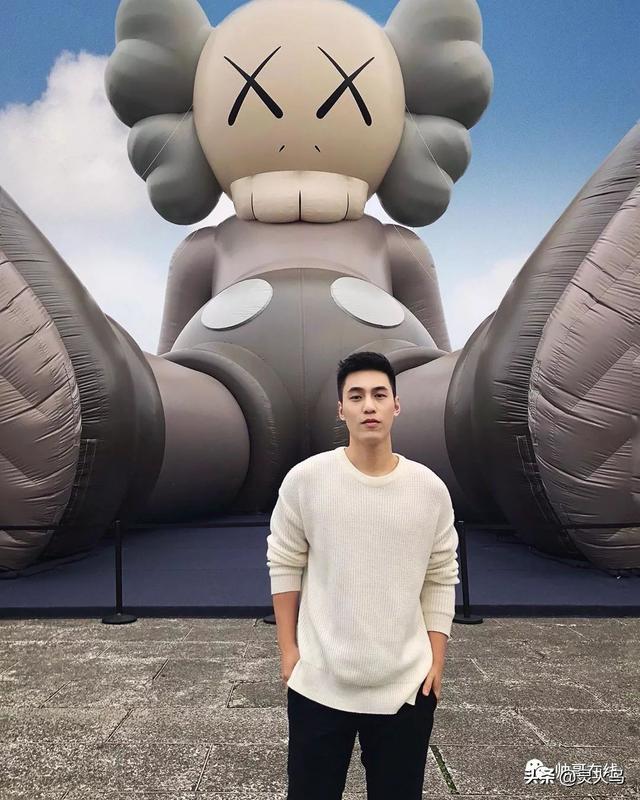 地铁小哥神似“钟汉良”!人畜无害的小肌肉男模清新又舒服!