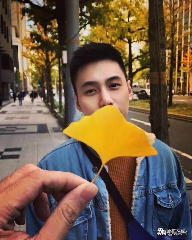 地铁小哥神似“钟汉良”!人畜无害的小肌肉男模清新又舒服!