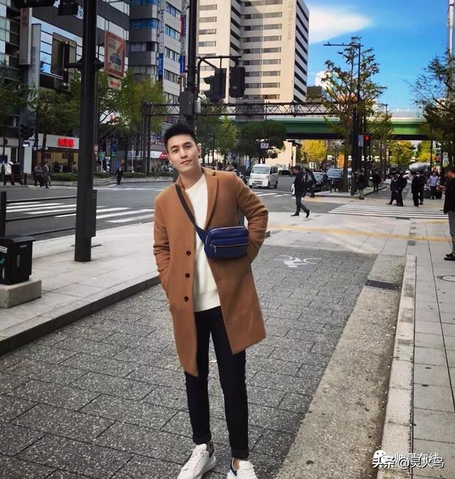 地铁小哥神似“钟汉良”!人畜无害的小肌肉男模清新又舒服!