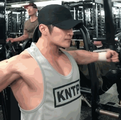 韩国25岁健美新星,每个月吃掉90斤鸡胸肉,公开宣称不用任何药物