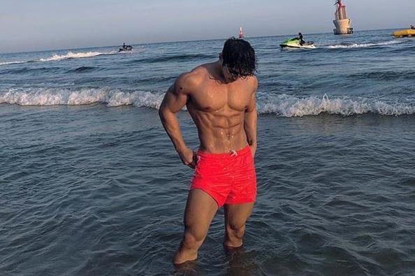 韩国25岁健美新星,每个月吃掉90斤鸡胸肉,公开宣称不用任何药物