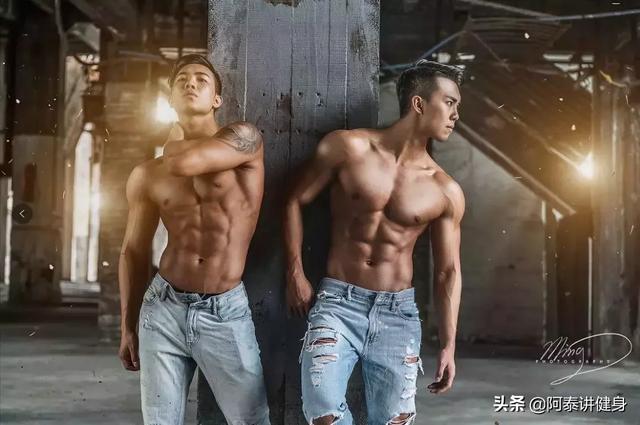 早产儿双胞胎,从瘦竹竿到6块腹肌大胸器,还各自征服了翘臀女友