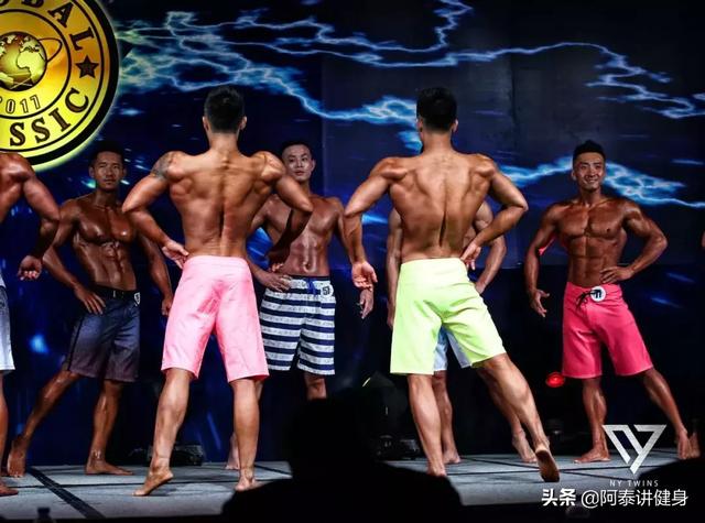 早产儿双胞胎,从瘦竹竿到6块腹肌大胸器,还各自征服了翘臀女友