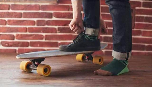 男人袜子的穿搭讲究,是根据裤子而非鞋子搭,你知道吗?