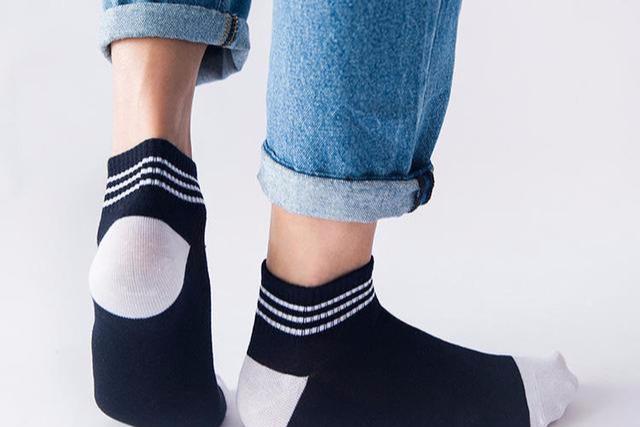 男人袜子的穿搭讲究,是根据裤子而非鞋子搭,你知道吗?