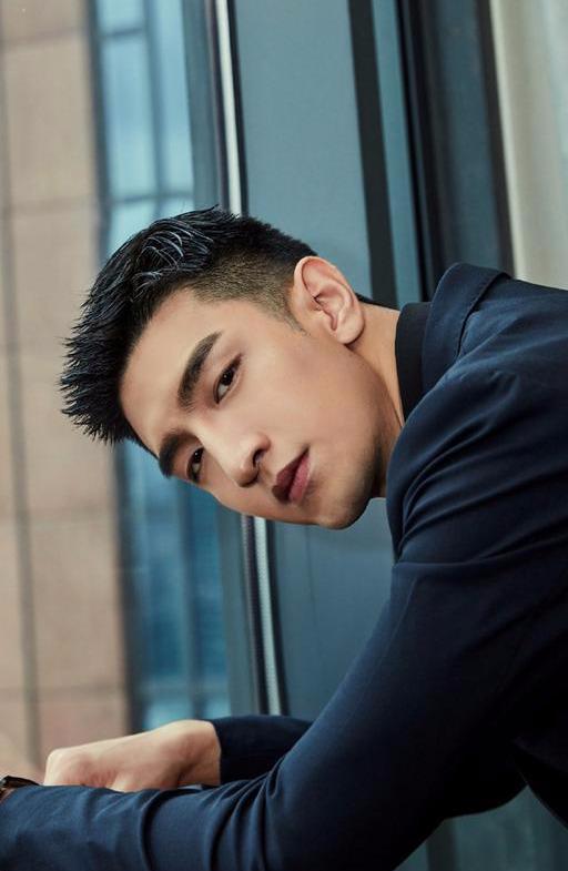 男士时尚:这几款能提升男士格调的单品,你不容错过