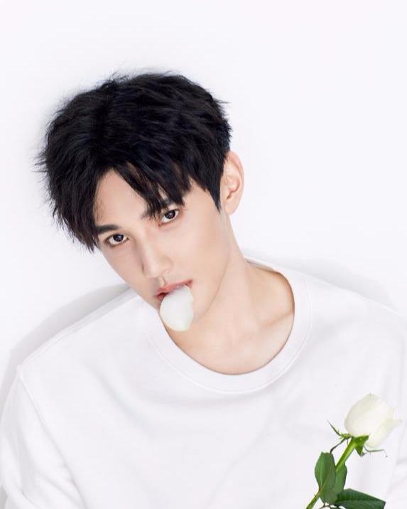 男生皮肤太粗糙,嫌护肤麻烦?学会4点男士洗脸妙招,转身变男神