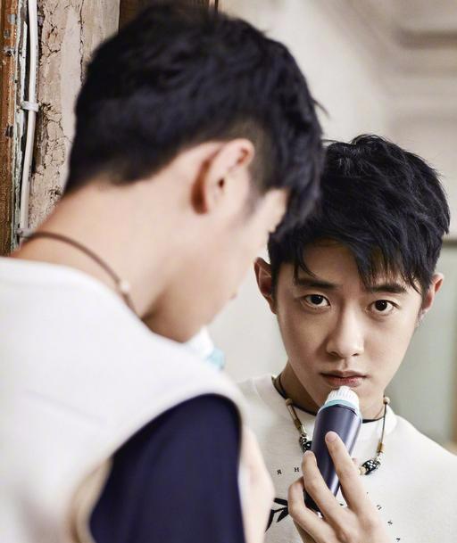 男生皮肤太粗糙,嫌护肤麻烦?学会4点男士洗脸妙招,转身变男神