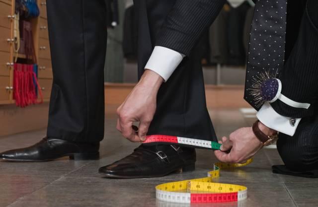 西裤正式场合怎么穿?选对版型是关键!